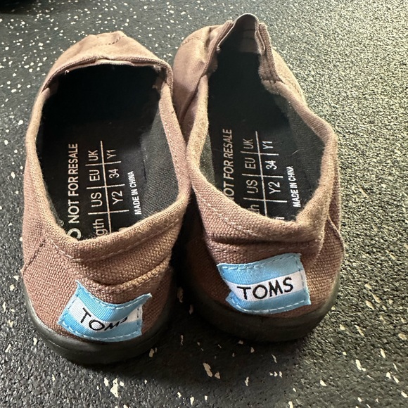 Toms Classic Brown Slip On Shoes - Picture 2 of 4